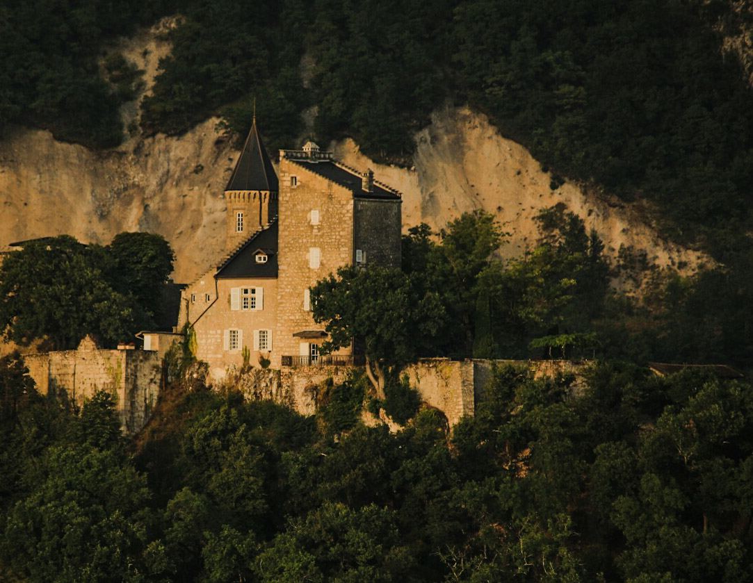 Petit château au bord du lacd Aix les Bains