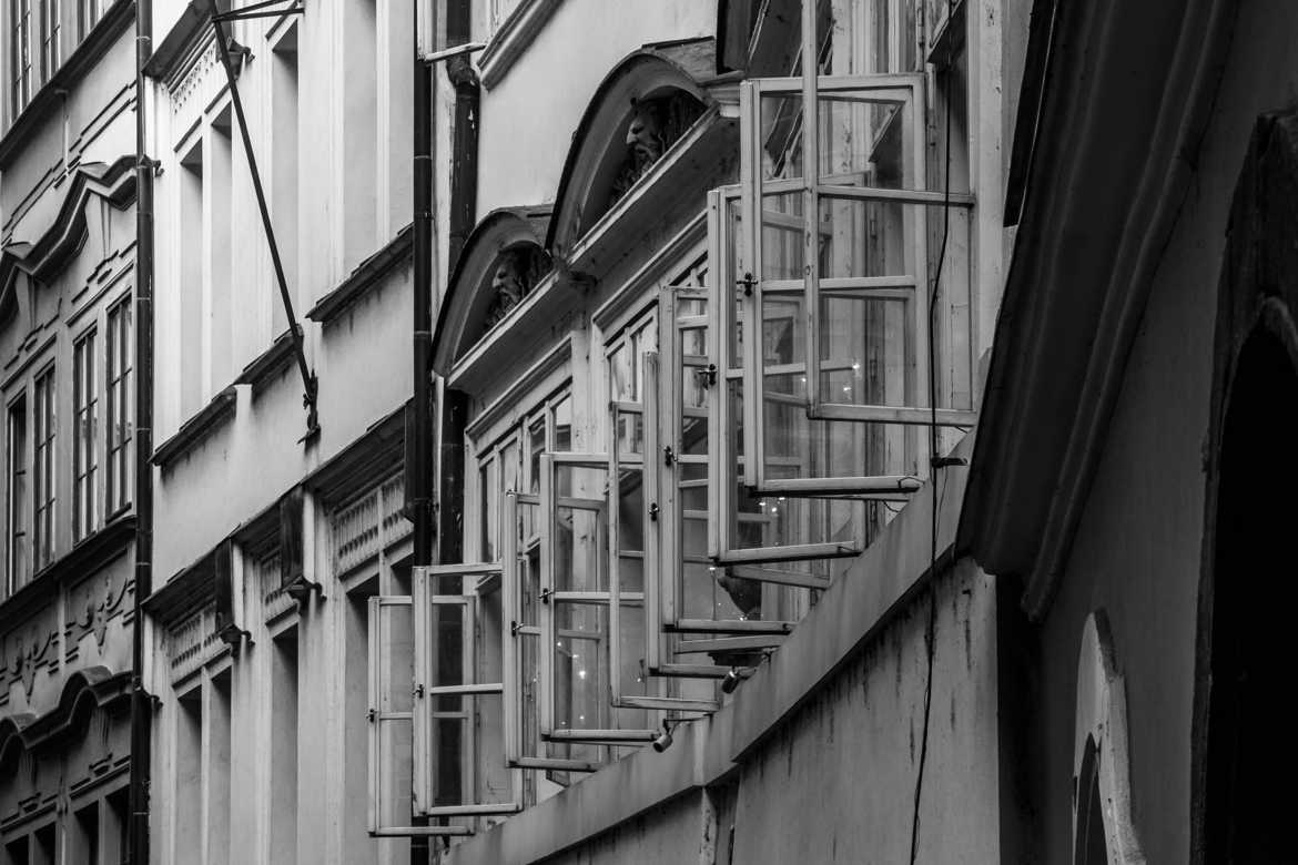 Prague, fenêtres ouvertes