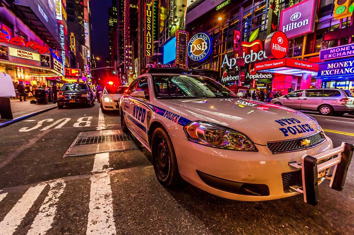 La police new yorkaise en hdr a Times square