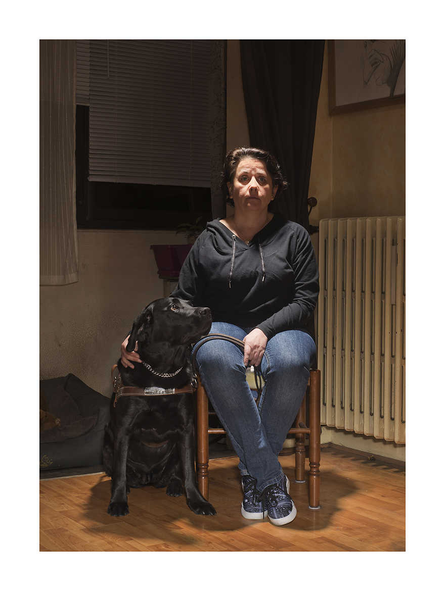 femme aveugle et son chien guide