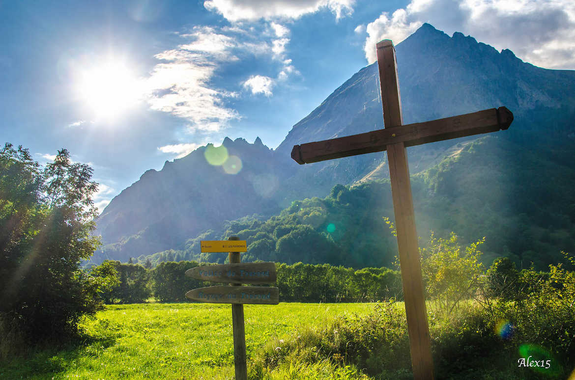 Entre croix et montagne