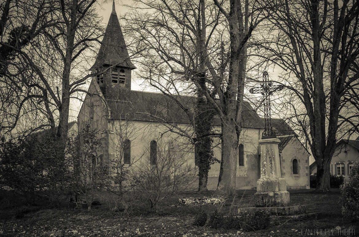 Petite église de campagne.