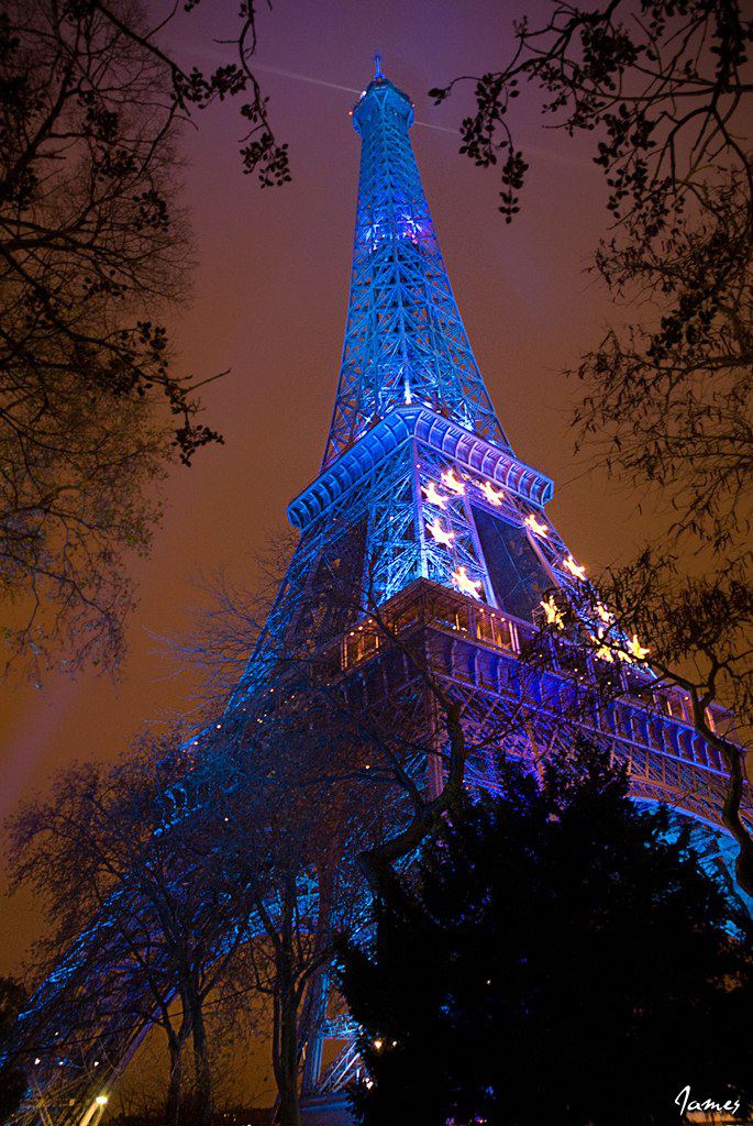 Tour Eiffel aux couleurs de l'Europe