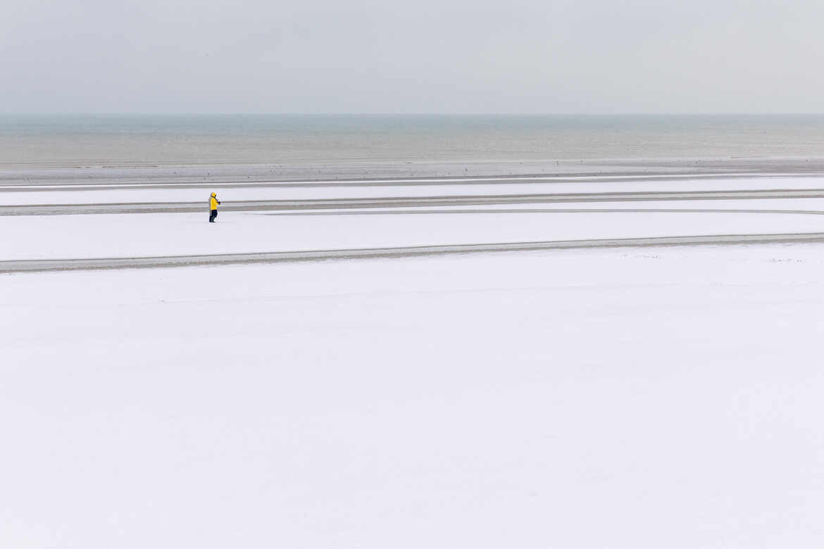 Plage enneigée.