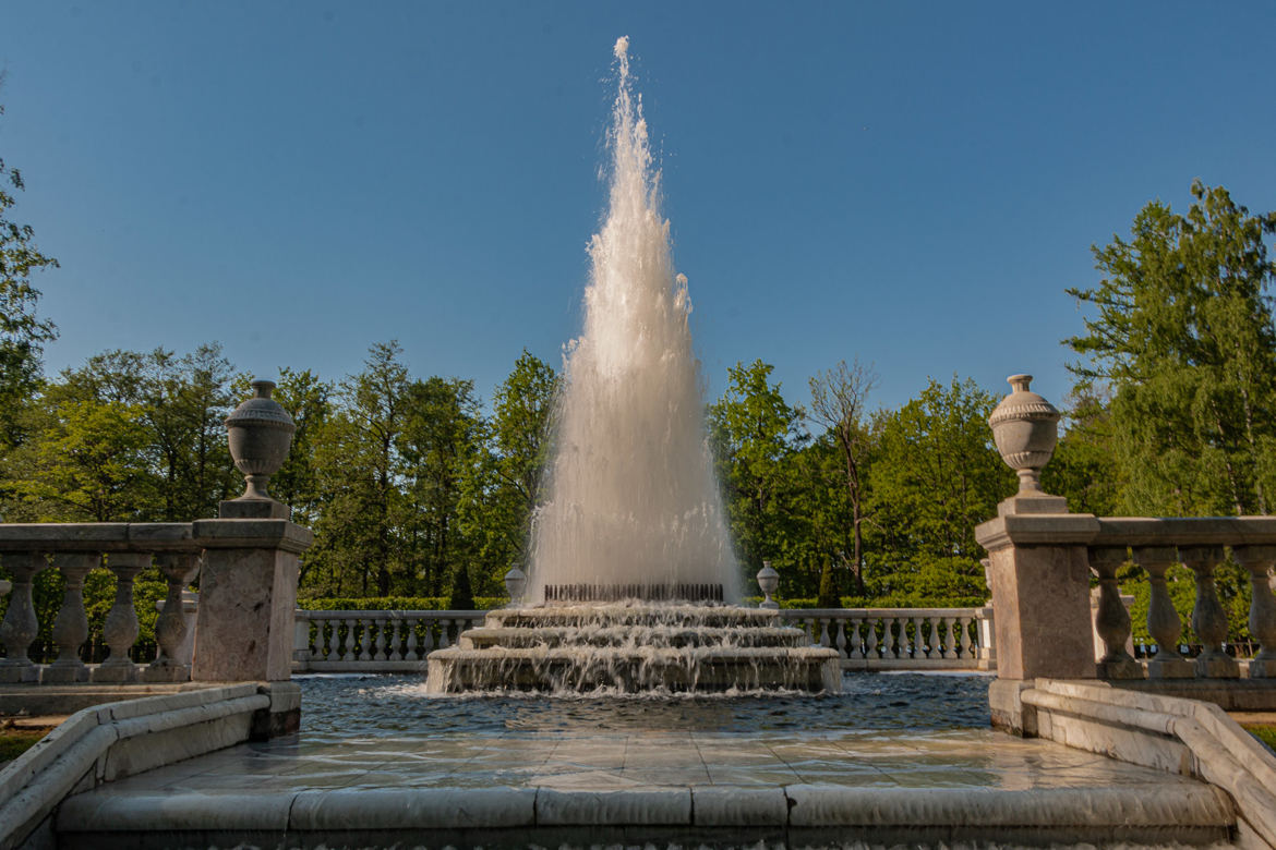 Fontaine pyramide Palais Peterhof