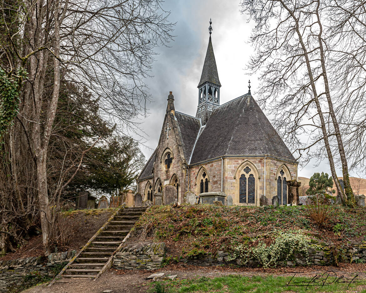 Au pied de l'église