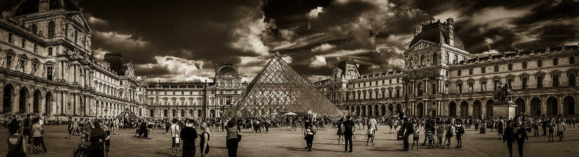 Touristes au Louvre v2