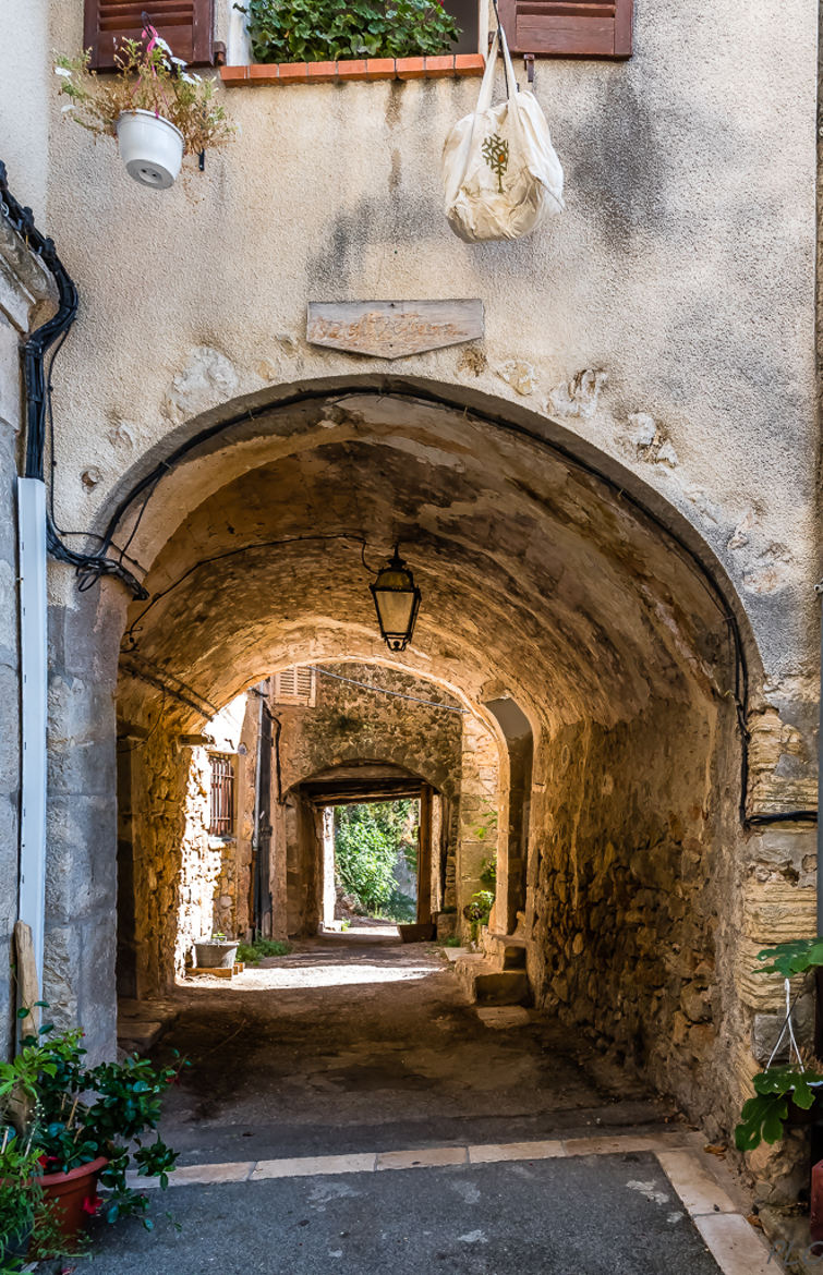 Châteaudouble, passage