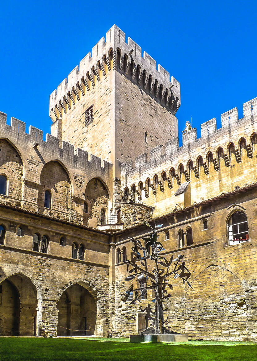 Palais des Papes le cloître Benoit XII