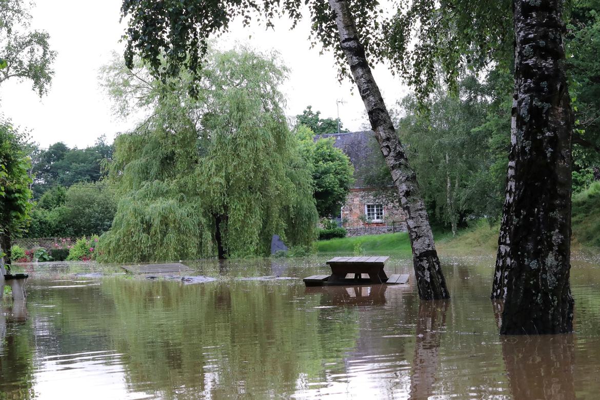 les pieds dans l'eau