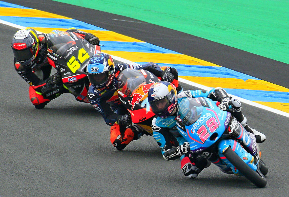 la machine suit toujours le regard du pilote