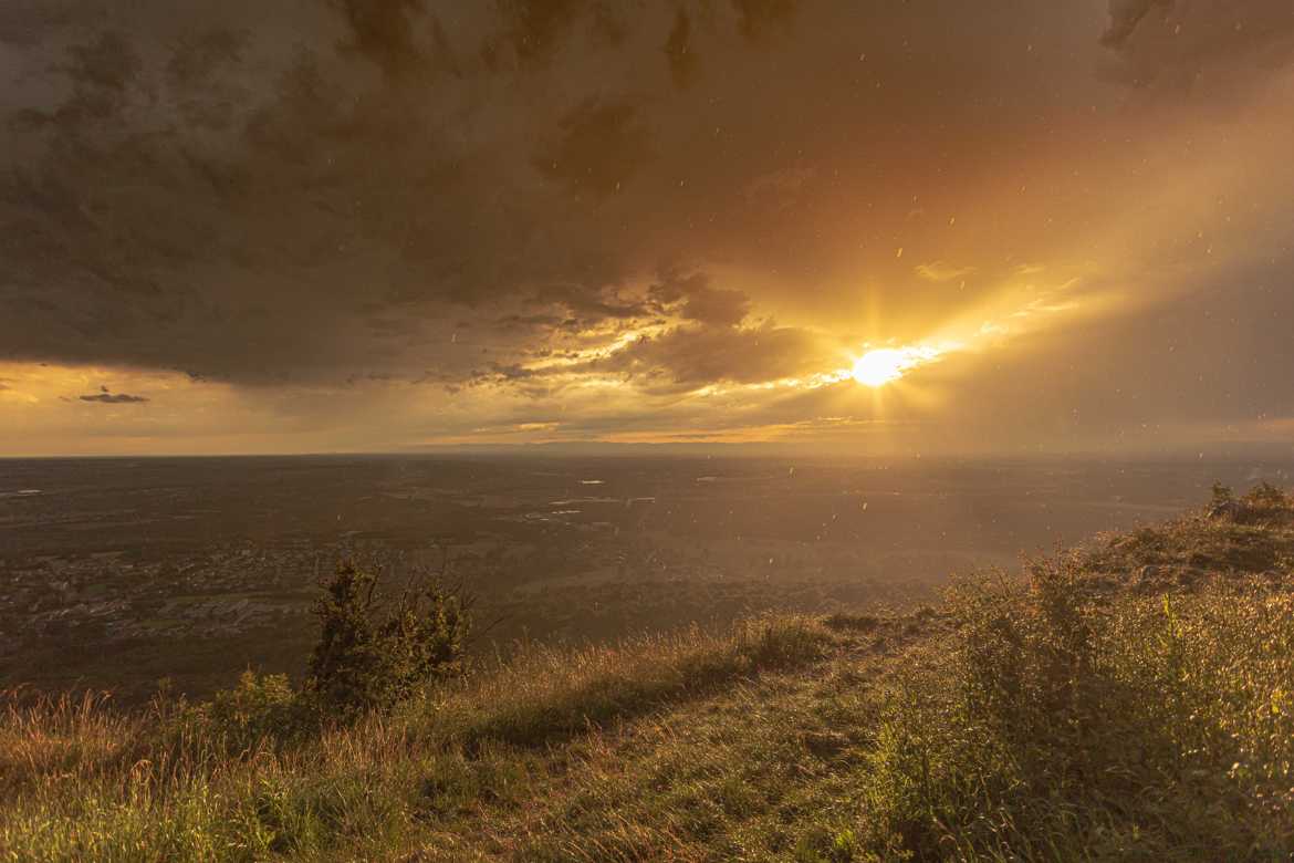 Coucher de soleil sous la pluie