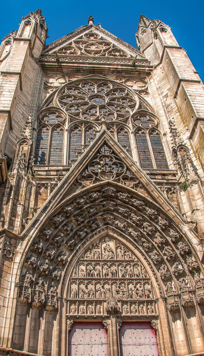 Cathédrale et ses beaux détails.