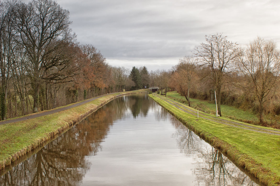 Canal latéral à la Loire en automne