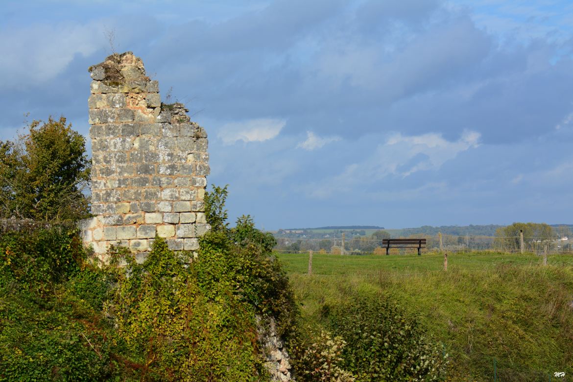 La ruine et le banc