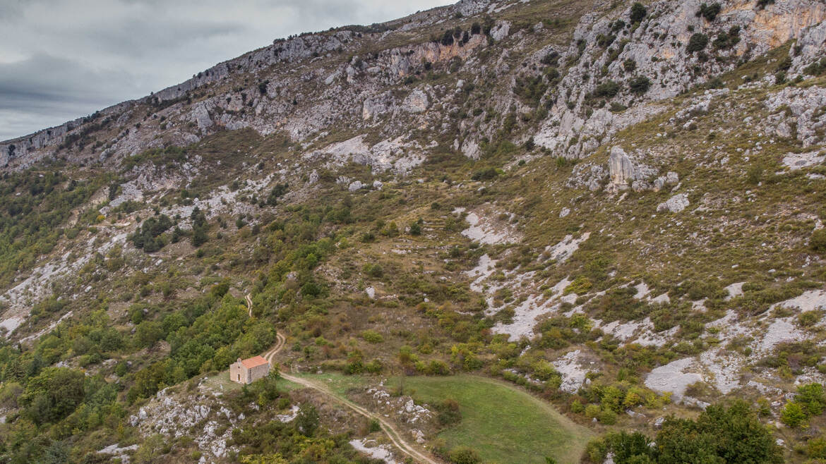 Chapelle perdue dans la montagne