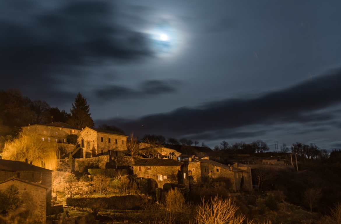 Village la nuit (2)