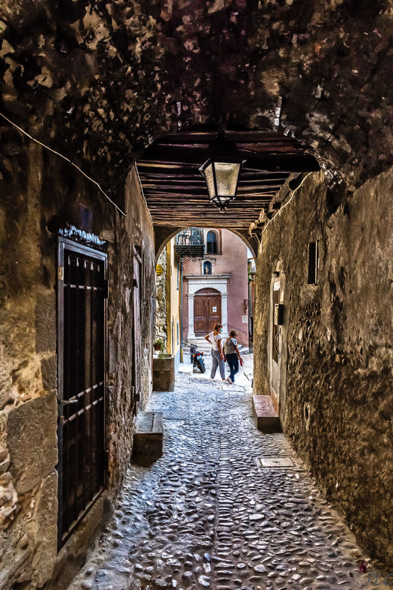 Le Haut-de-Cagnes, passage