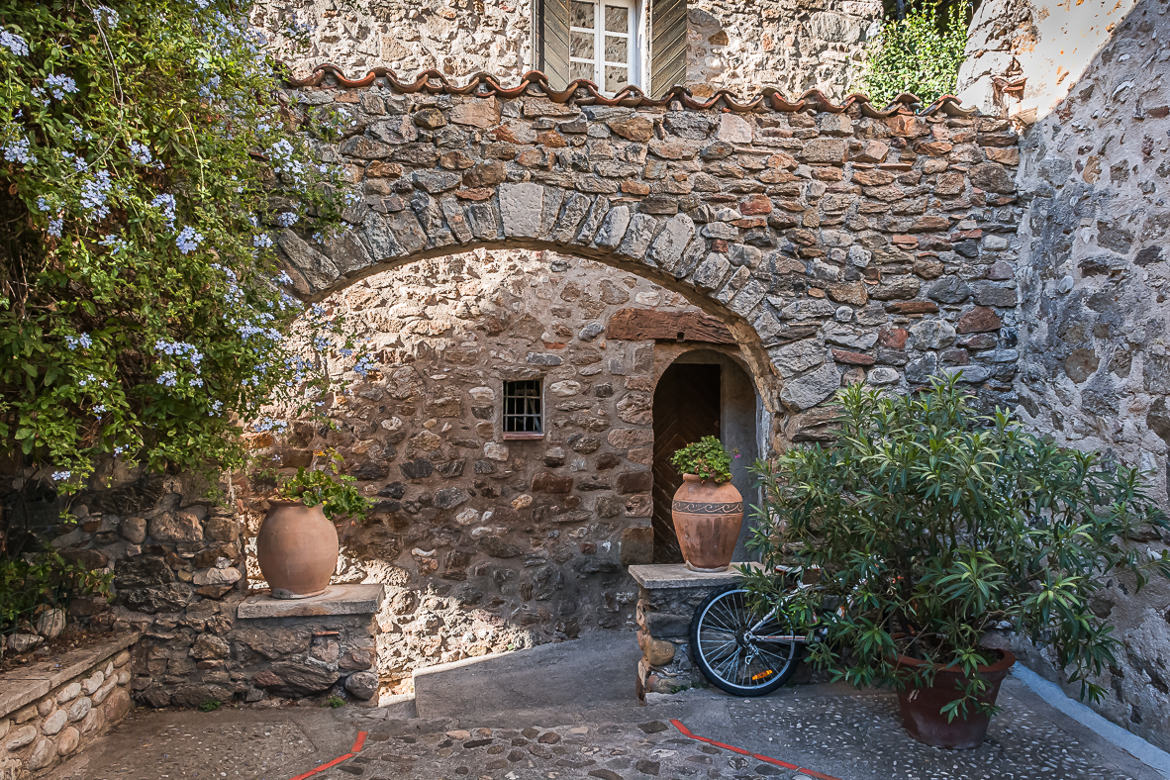 Auribeau sur Siagne, garage à vélos ?