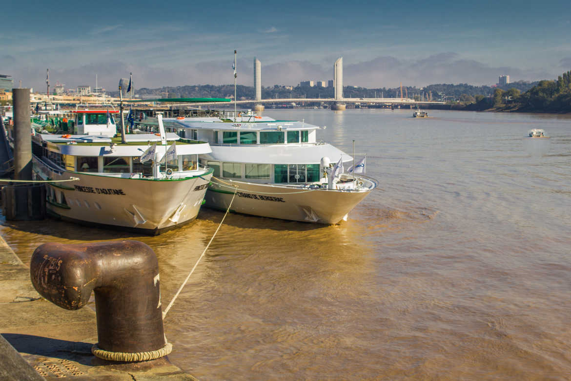 Les quais de Bordeaux et le pont Chaban-Delmas