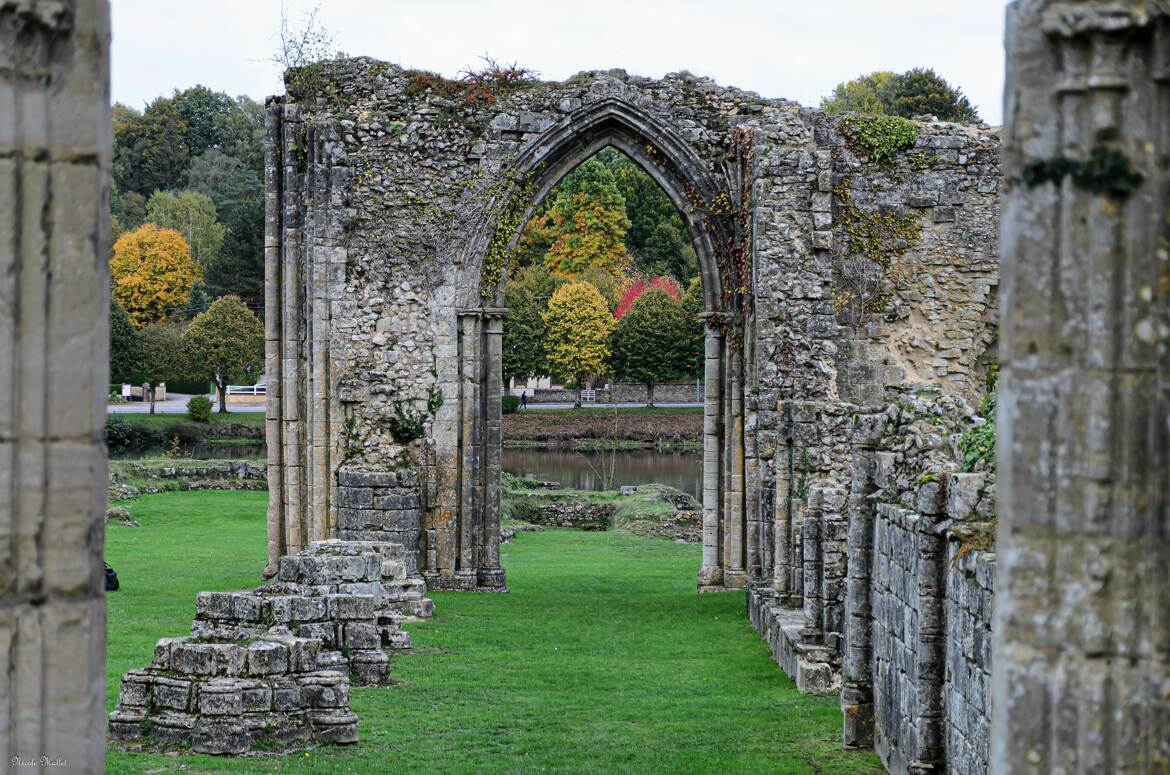 abbaye et ses couleurs d'automne