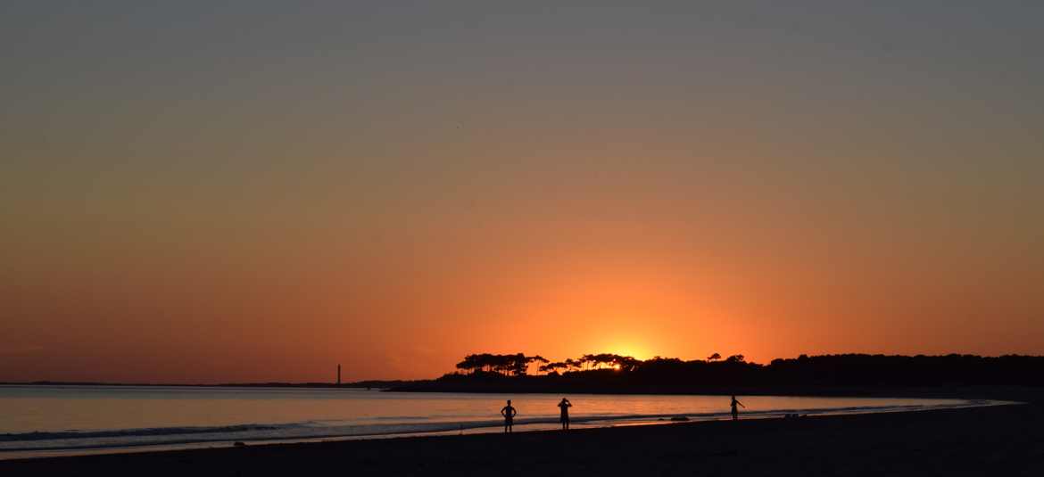 au coucher de soleil a la plage 2