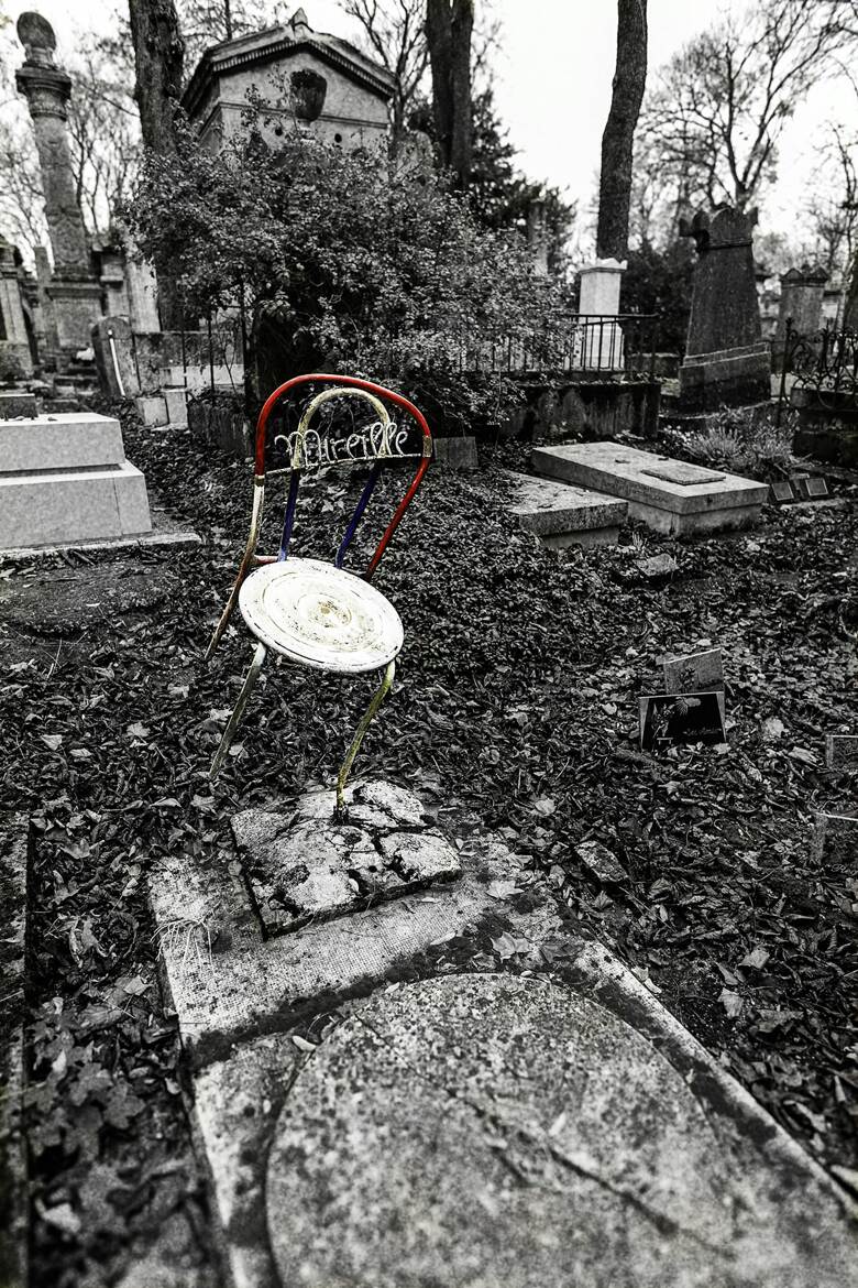 La chaise en déséquilibre