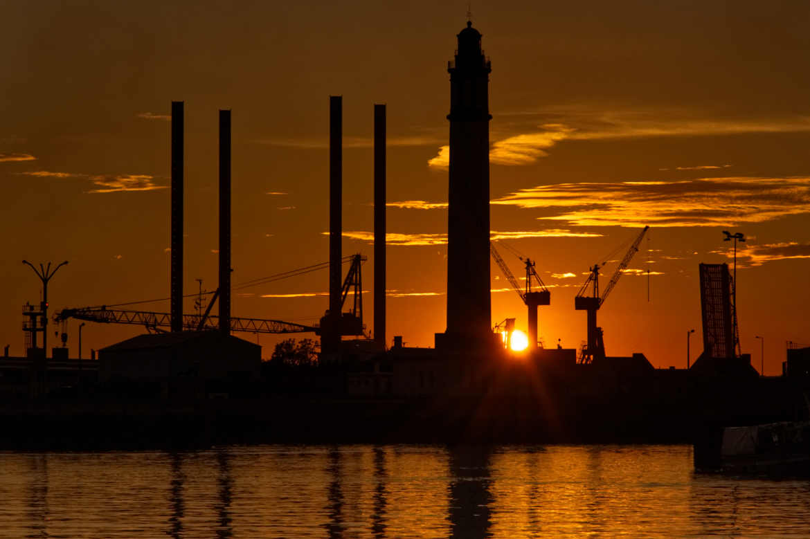 couché de soleil sur le port