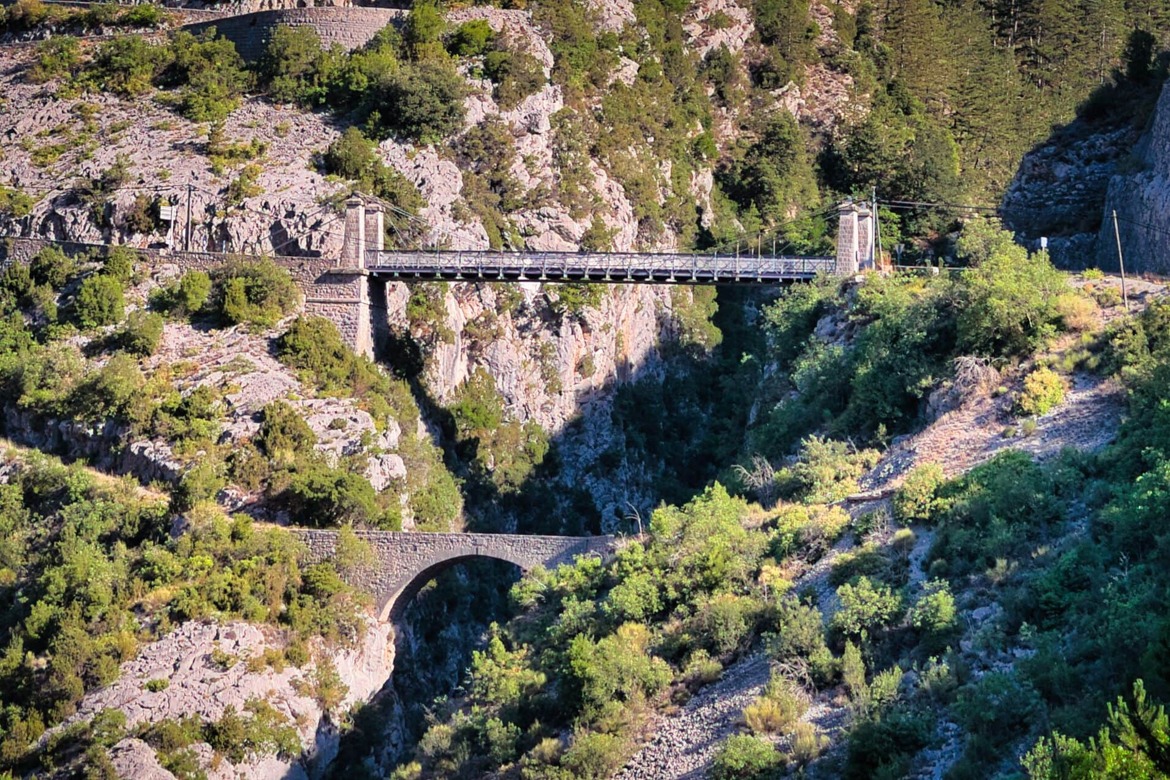 Lequel résistera le plus longtemps : pont romain ou pont en métal?