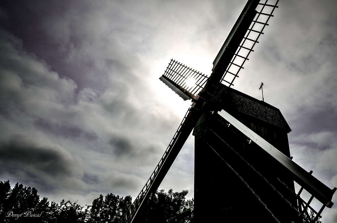 Moulin en contre jour