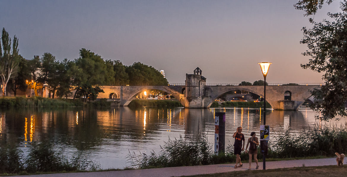 Balade sous le pont d'Avignon