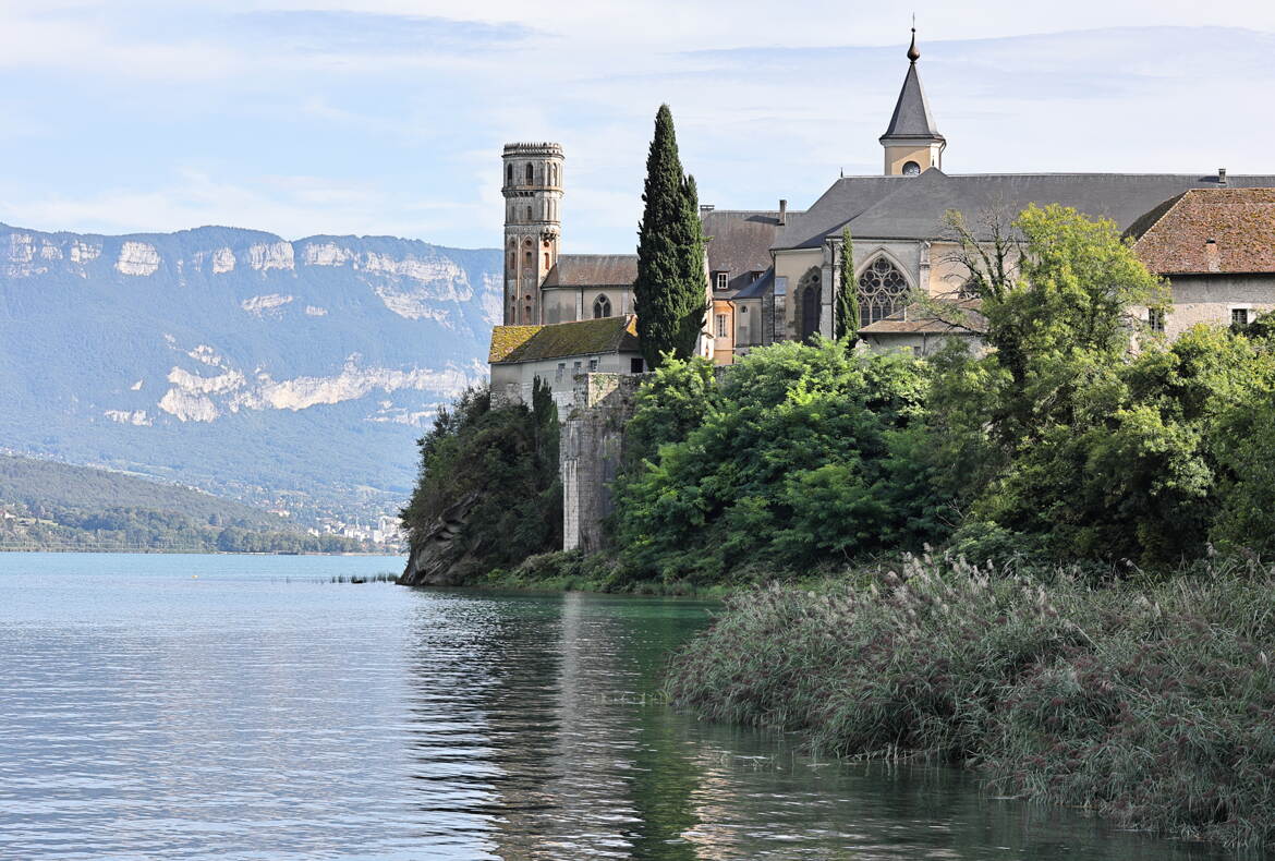 Abbaye d'Hautecombe et lac du Bourget