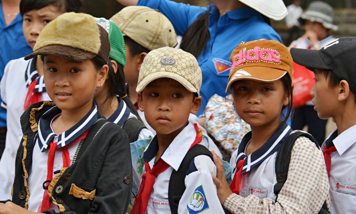 Enfants écoliers insouciants