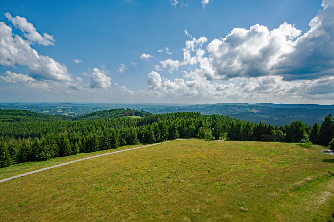 Vers les monts du Cantal