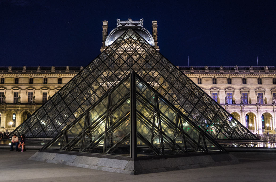 Pyramide de nuit