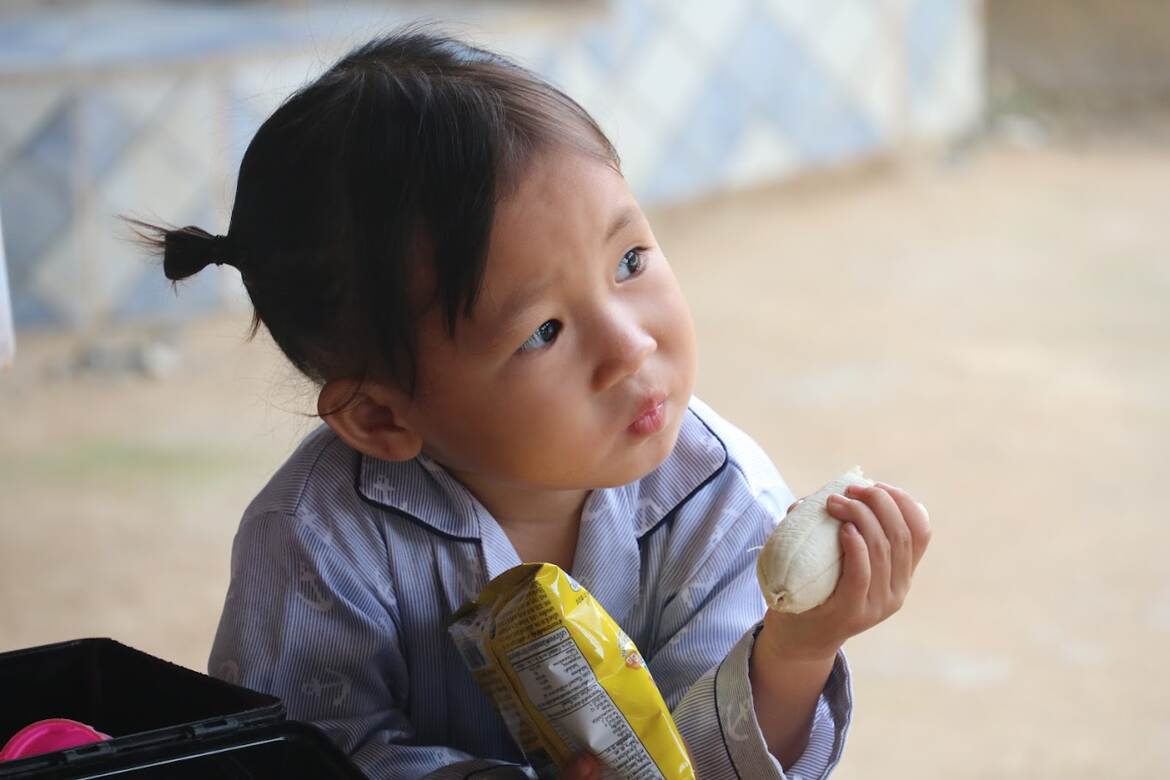 Petite fille à la banane