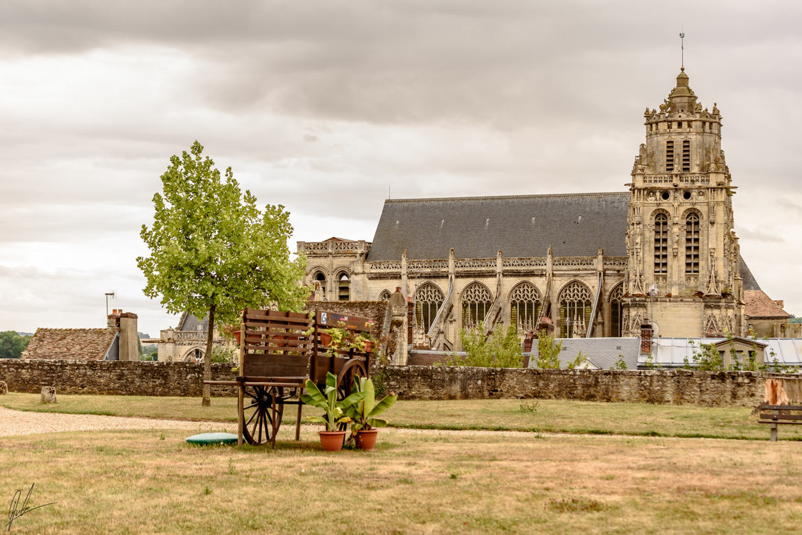 l'eglise par temps gris