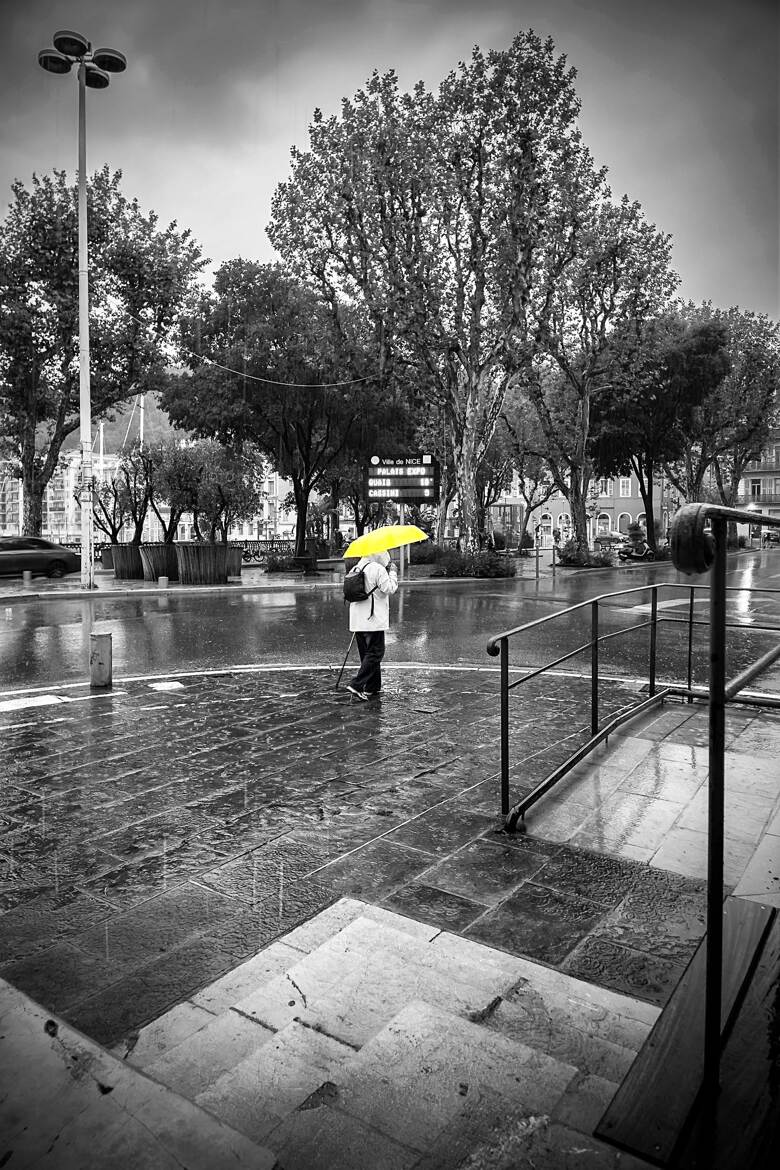 Le parapluie jaune