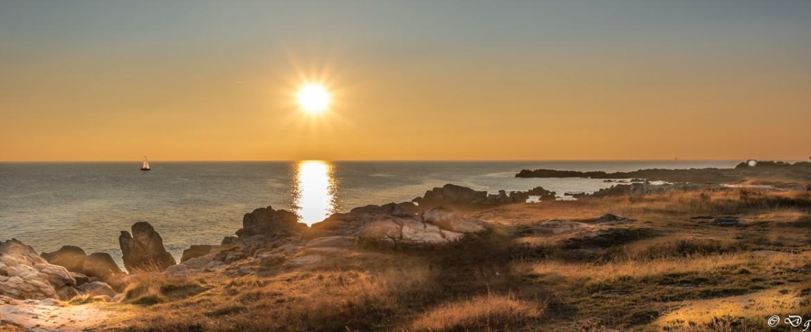 COUCHER DE SOLEIL SUR LA COTE SAUVAGE