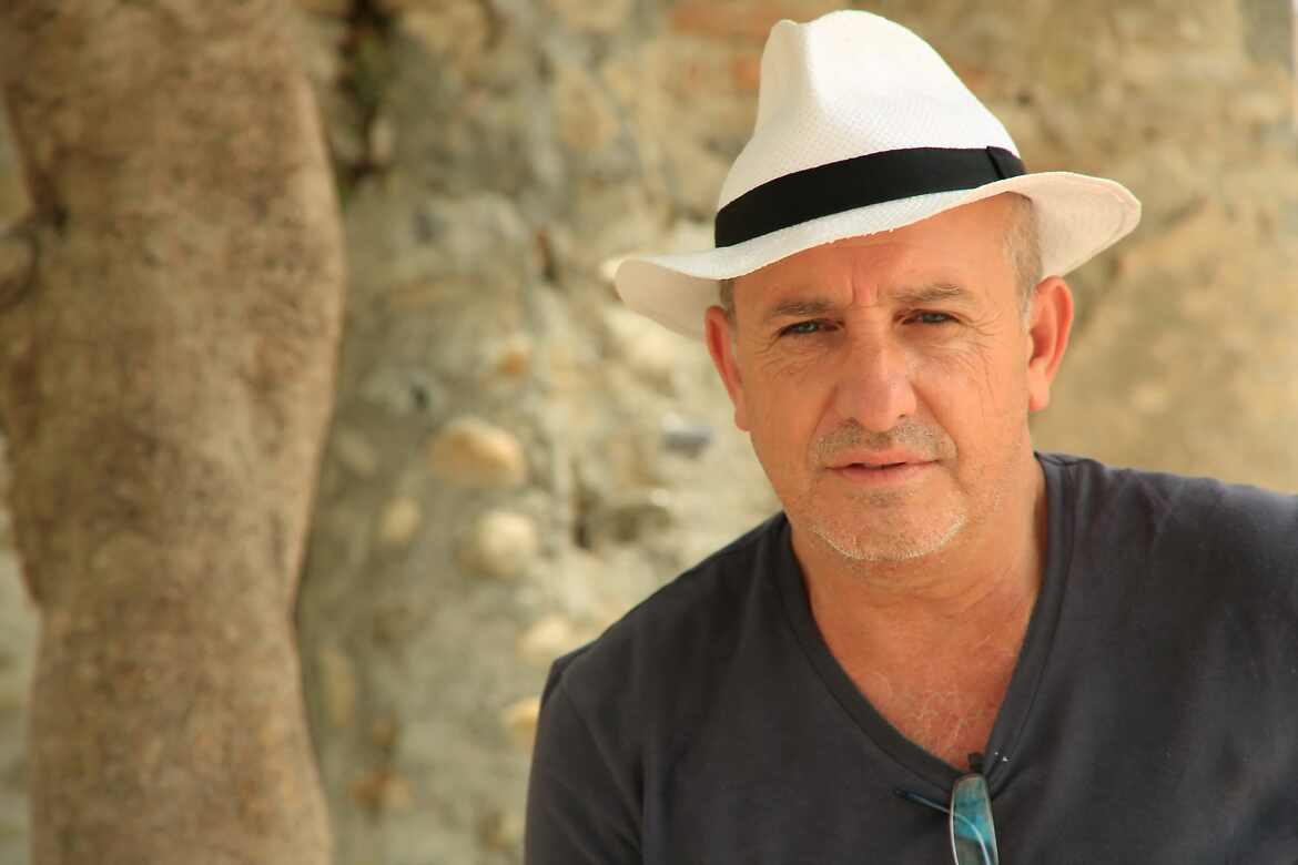 Quand il regarde... A quoi pense - t-il vraiment ?