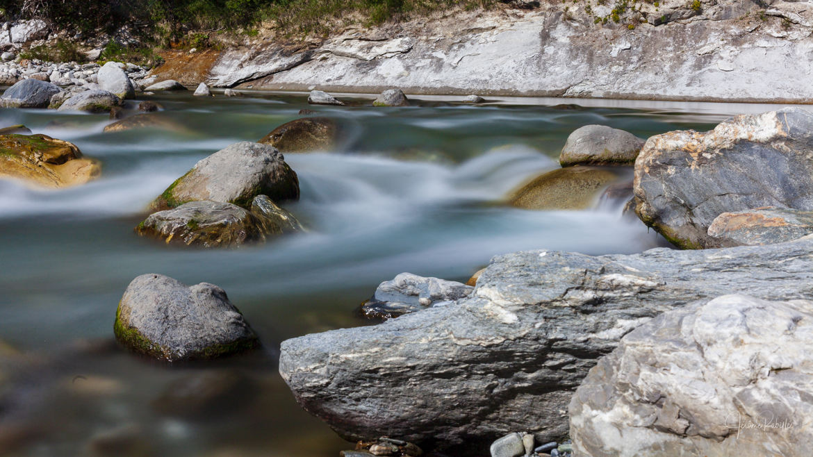 Et au milieu coule une rivière