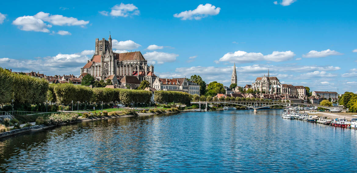 Auxerre sa Cathédrale et son Abbaye au bord de L'Yonne