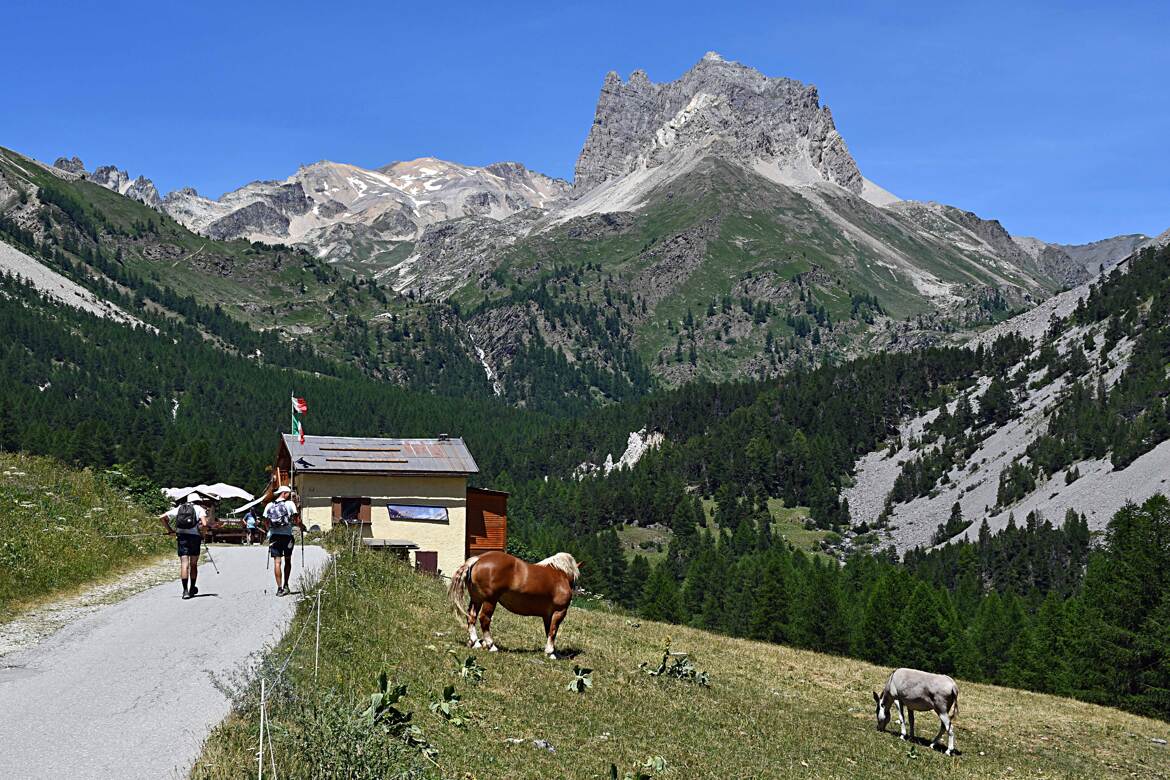 Sur la route du Grand Seru