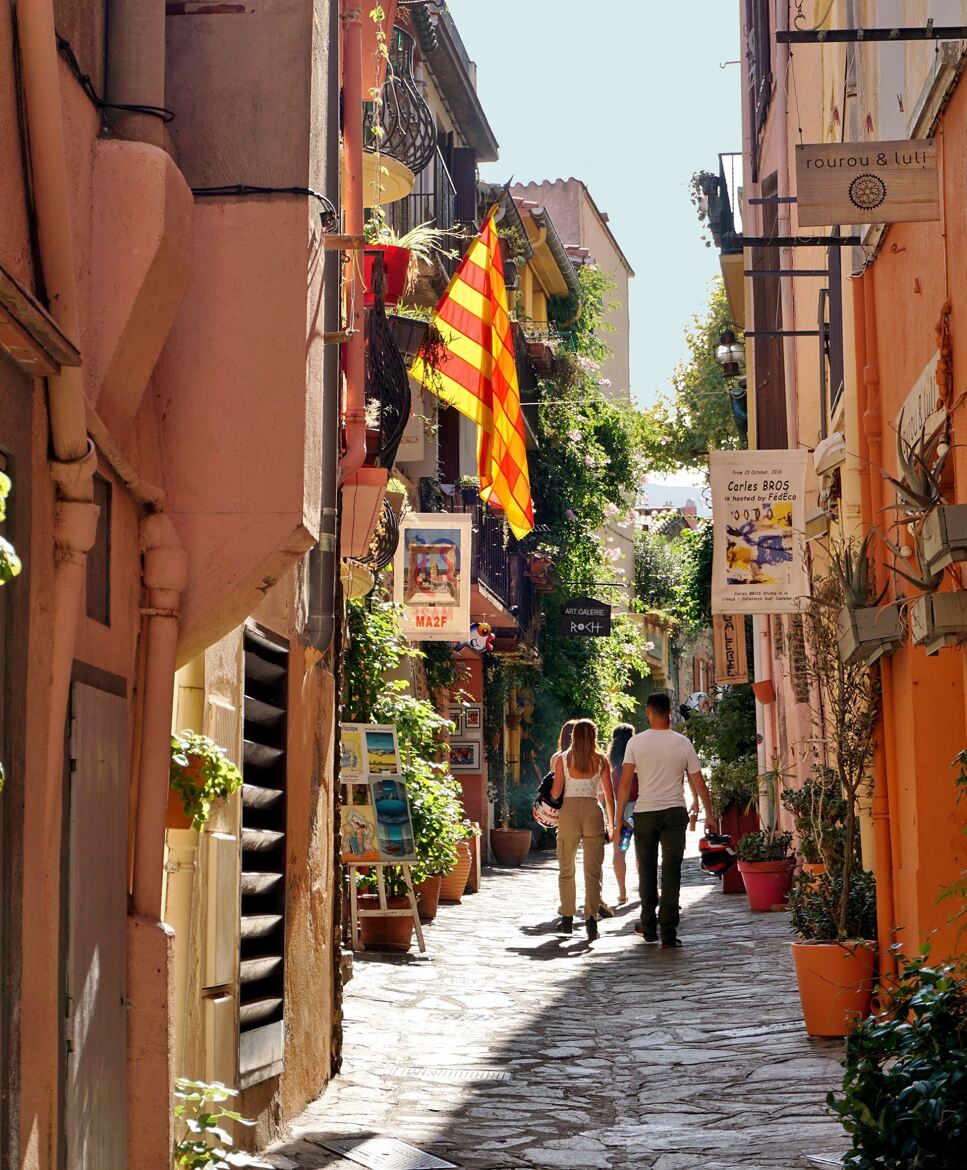 Ruelle écrasée de soleil