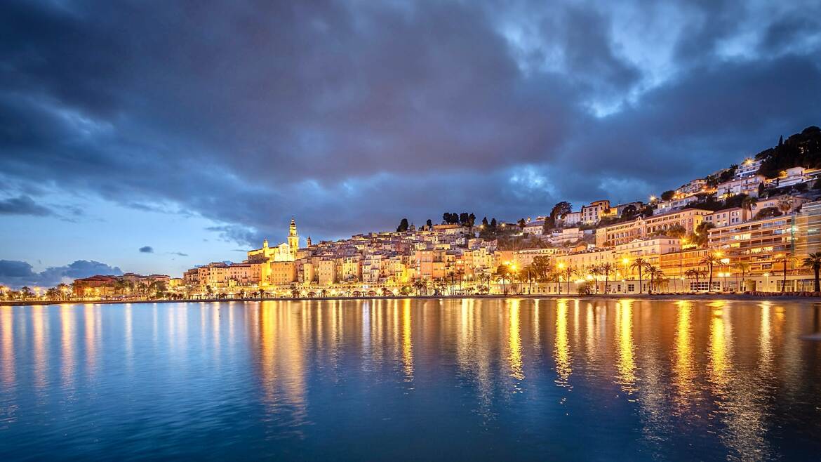 Menton by night