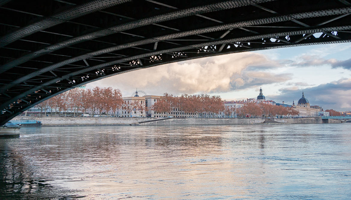 sous le pont de l'université (1899) recadrée