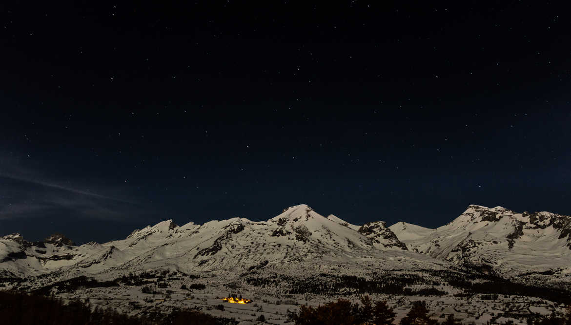 Nuit étoilé sur la montagne