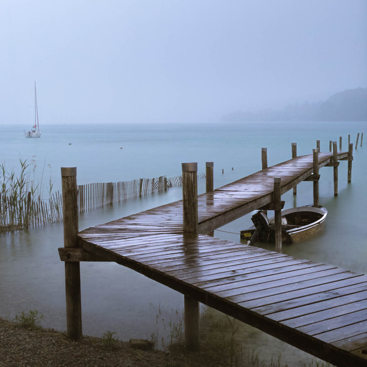 Pluie sur le lac