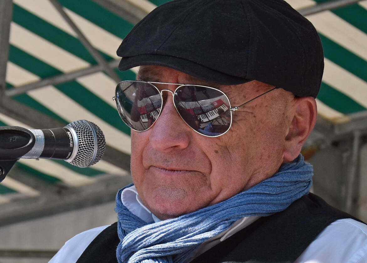 Il joue avec ses yeux - Jean-Paul Decker