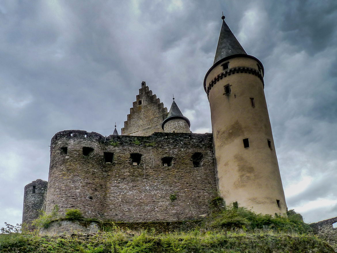Chateau de Bourscheid sur son promontoire